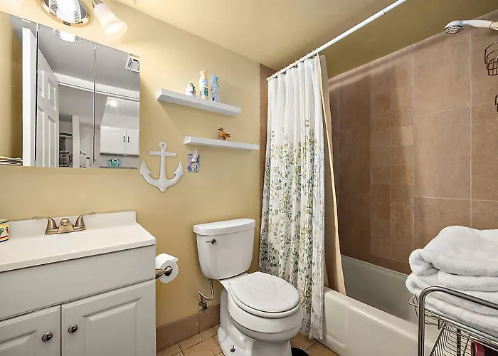 Cozy Efficiency At Marshall Ocean Stadt