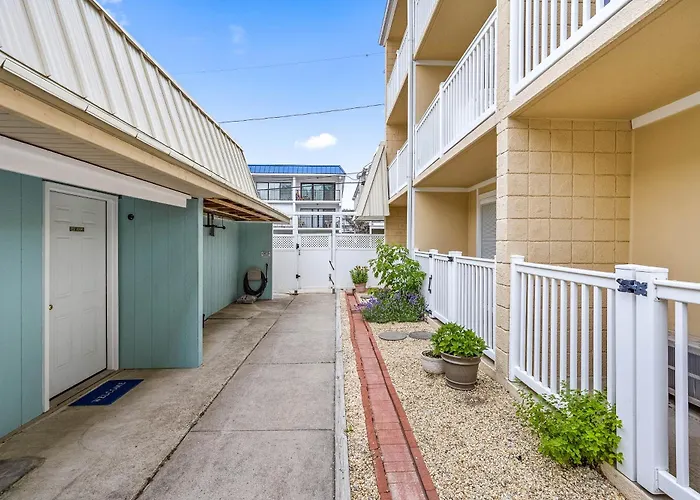 Cozy Efficiency At Marshall Ocean Stadt